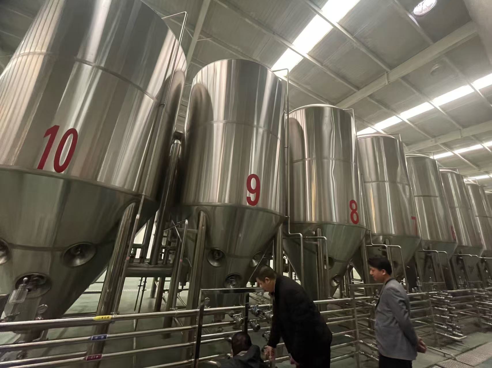 桐乡精酿啤酒设备厂—平面布置、设备设计、制造、调试、培训等一条龙服务